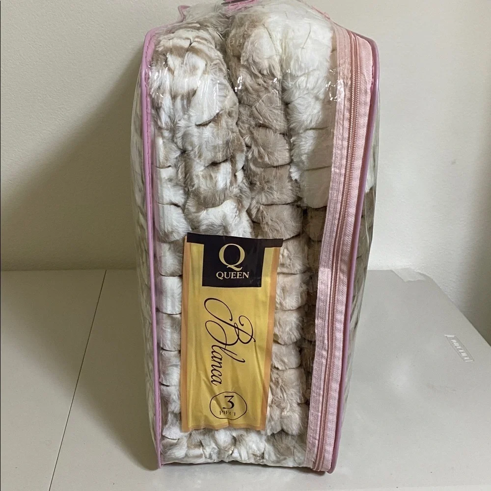 Cozy Beige and White Textured Comforter Set
